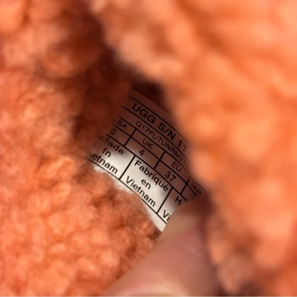 Women's UGG Fluffita Coral Sheepskin Platform Sherpa Sandals LIKE NEW size 6 - Picture 6 of 11